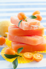 Hausgemachtes Eis am Stiel