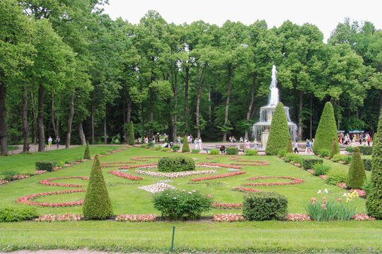 Famous Ancient Peterhof Fountains Garden