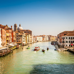 Circulation sur Le Grand Canal à Venise