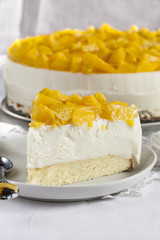 cheese cake with yogurt and peaches