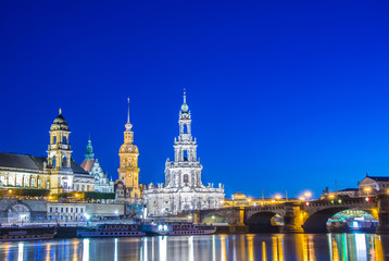 Fototapeta na wymiar Dresden skyline at night near river