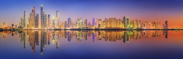 Fototapeta na wymiar The beauty panorama of Dubai marina. UAE