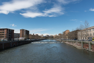 Obraz premium Fiume Dora Riparia nel centro di Torino