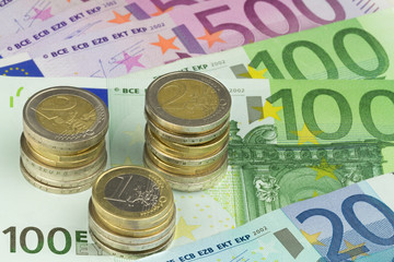 Euromünzen auf Banknoten