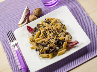 pasta with red chicory and nuts
