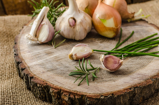 Onions, garlic and herbs bio from the garden