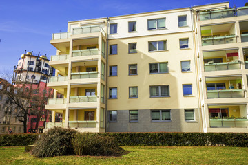 Sanierter Plattenbau