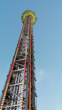 Freier Fall Tower in der Kirmes