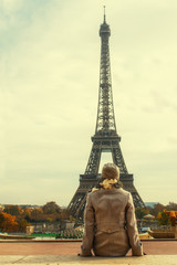 Fototapeta na wymiar Woman in Paris