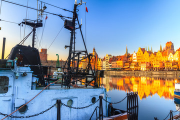 Obrazy  Sunrise morning view on Gdansk old town from embankment