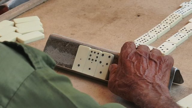 Domino spielen