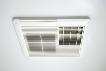 バスルームの換気乾燥機