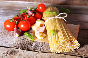 Pasta with cherry tomatoes and other ingredients