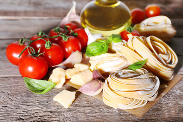 Pasta with cherry tomatoes and other ingredients
