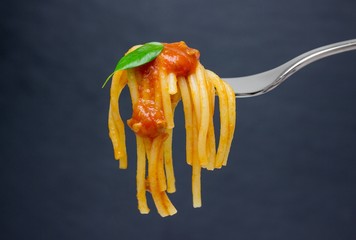 Spaghetti Bolognese auf Gabel