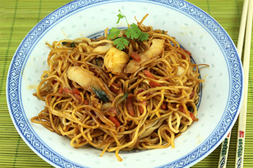 nouilles chinoises saint-jacques et poissons