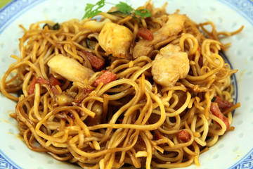 nouilles chinoises saint-jacques et poissons