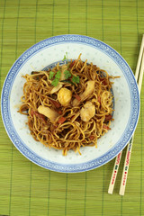 nouilles chinoises saint-jacques et poissons