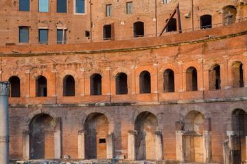 Obraz premium Ruins of Trajan's Market (Mercati di Traiano) in Rome during sun