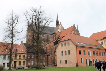 Fototapeta na wymiar Gebäudezeile in Wismar.