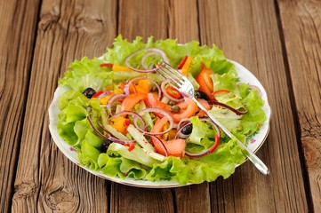 Tomato, chili onion salad with yellow bell peppers, chili and ol