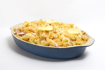 Nudeln mit Schinken und Käse