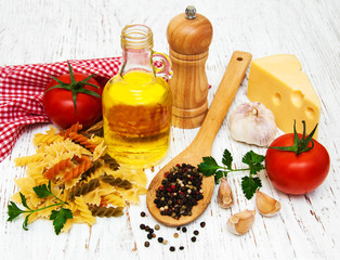 tomatoes, fusilli, garlic and olive oil
