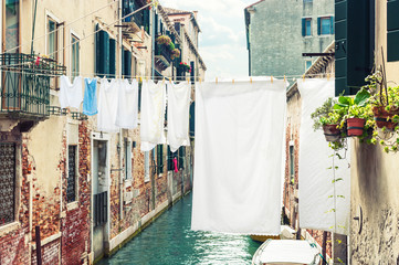 Obraz na płótnie Canvas Hanging clothes Venice italy