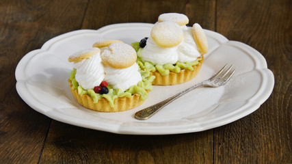 tartlets with cream, tea matcha curd and whisked egg whites