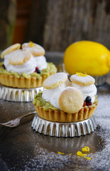 tartlets with cream, tea matcha curd and whisked egg whites