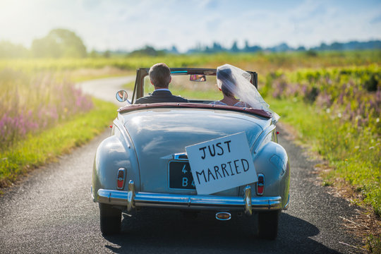 Just Married Car Bilder – Durchsuchen 11,512 Archivfotos, Vektorgrafiken  und Videos