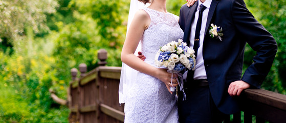 wedding couple and bouquet