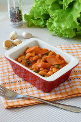 Лобио из фасоли с сосисками и чесноком