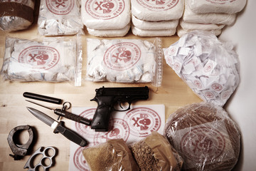 Drug packages, raw opium, drug dozens and weapons