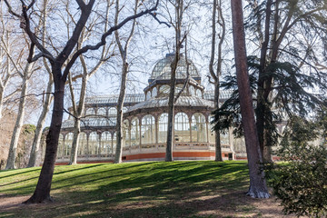 Fototapeta na wymiar Kristallpalast im Retiro-Park in Madrid, Spanien