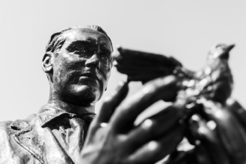 Naklejka premium Bronzeskulptur vom Dichter Federico Garcia Lorca