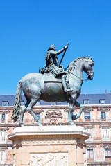 Obraz premium Reiterstatue auf dem Plaza Mayor in Madrid, Spanien