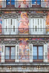 bunte Fassade an der Plaza Mayor in Madrid