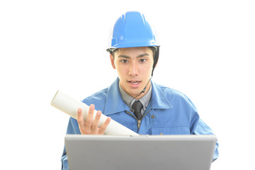 仕事に励む労働者