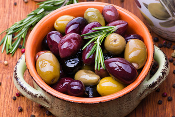 Olives in bowl