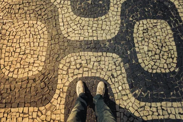 Papier Peint photo autocollant Copacabana, Rio de Janeiro, Brésil Sneakers shoes walking on Ipanema Beach sidewalk top view