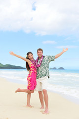 Happy Hawaii fun couple on beach holiday in Hawaii