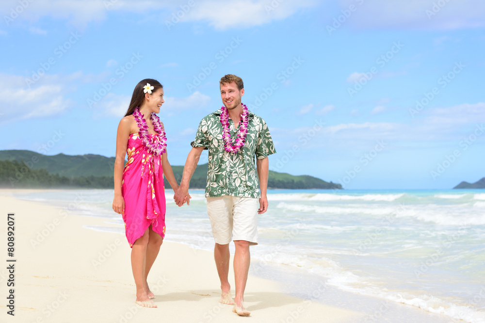 Wall mural beach couple on hawaii vacation with hawaiian leis