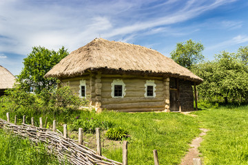 Fototapeta na wymiar Ukrainian old farmhouse