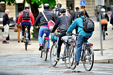 Fototapeta na wymiar Bicyclists on their way home