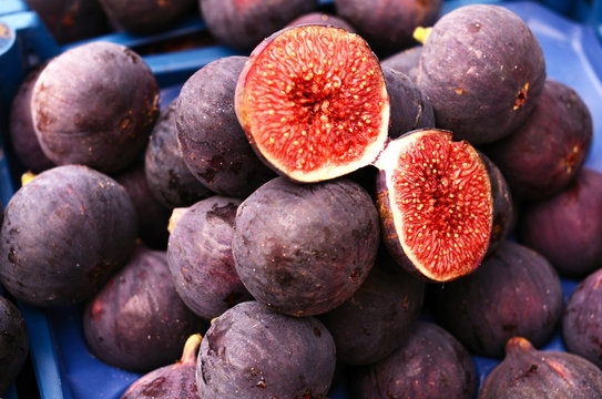 Ripe figs at street market