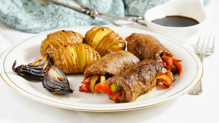 beef rolls with vegetables and soy sauce