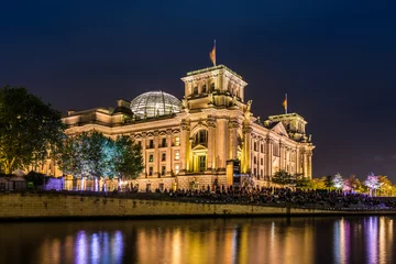 Fotobehang Reichstag in Berlin am Abend © kentauros