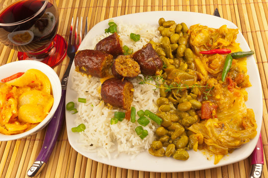 assiette repas cr&eacute;ole typique, &icirc;le de la R&eacute;union