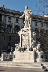 Obraz premium Mozart Denkmal in Wien